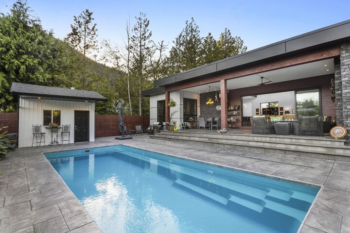 464 Alder Avenue — photo 1