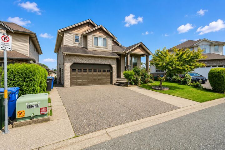 Property Photo: 30546 Sapphire Place BC V2T 6Y5