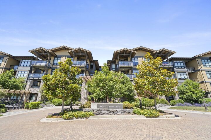Property Photo: 4977 Springs Boulevard 105 BC V4M 0C1