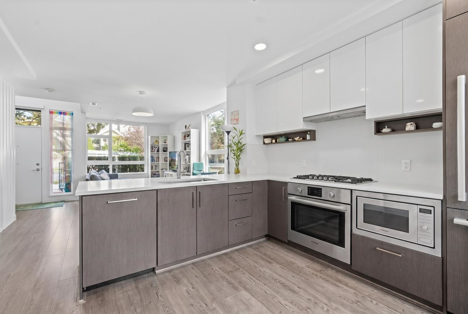 Property Photo: 190 W 63rd Avenue BC V5X 0G6