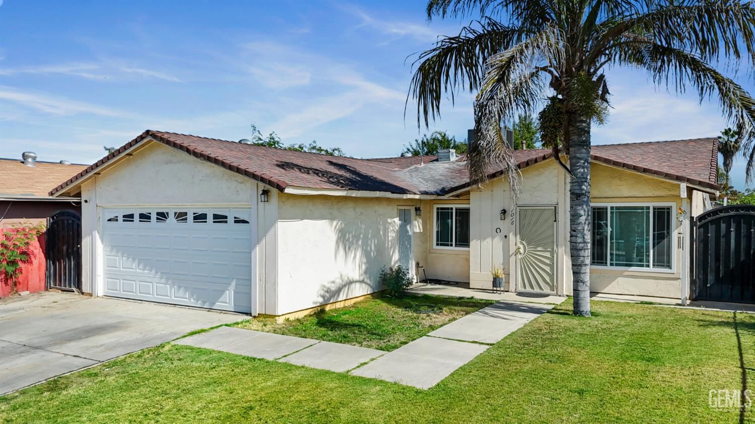 Property Photo: 1016 Iris Street CA 93280