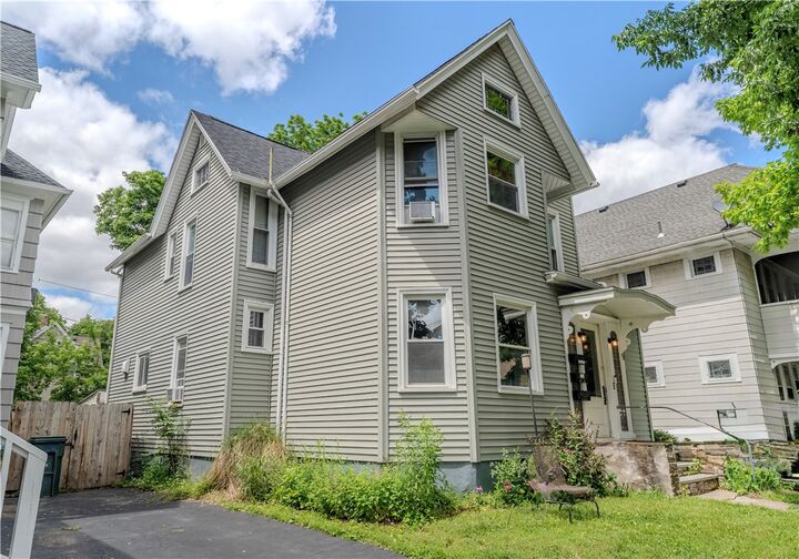 Property Photo:  9 Sumner Park  NY 14607 