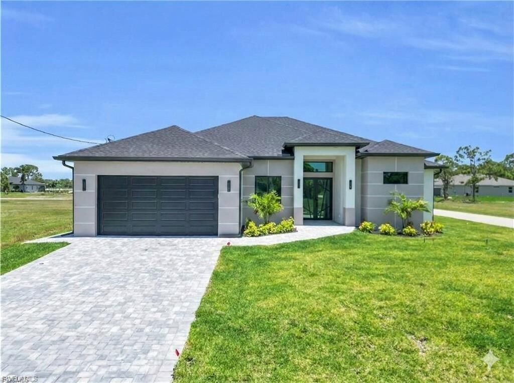 Property Photo:  3916 NE 17th Ave  FL 33909 