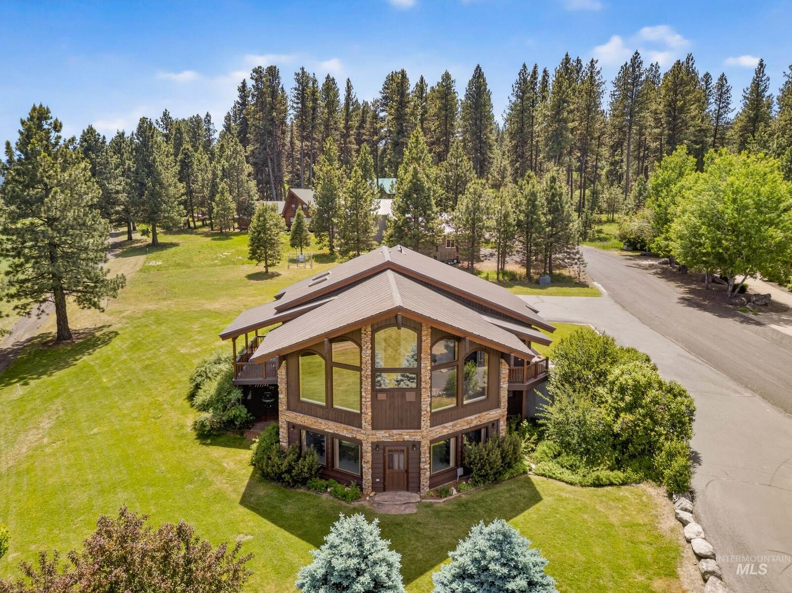 Property Photo: 1999 Vardon Road ID 83654