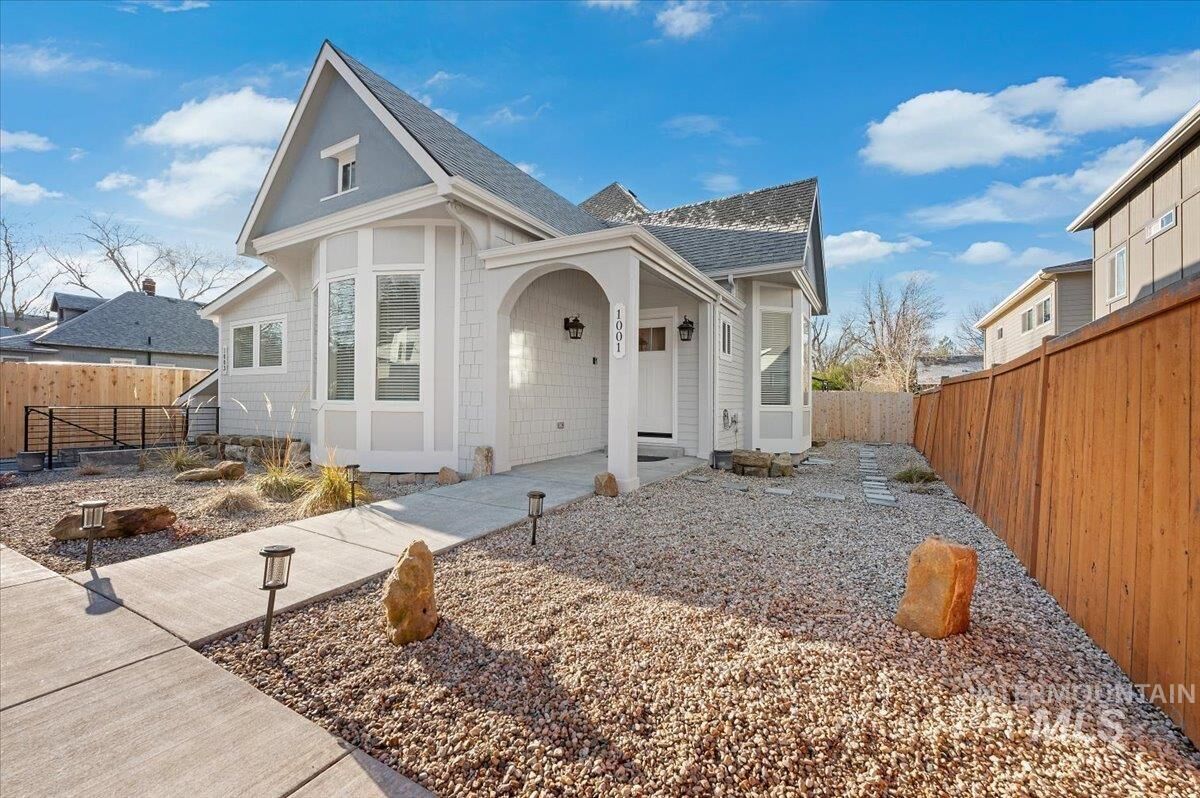 Property Photo: 1001/1003 E. Franklin St. ID 83712