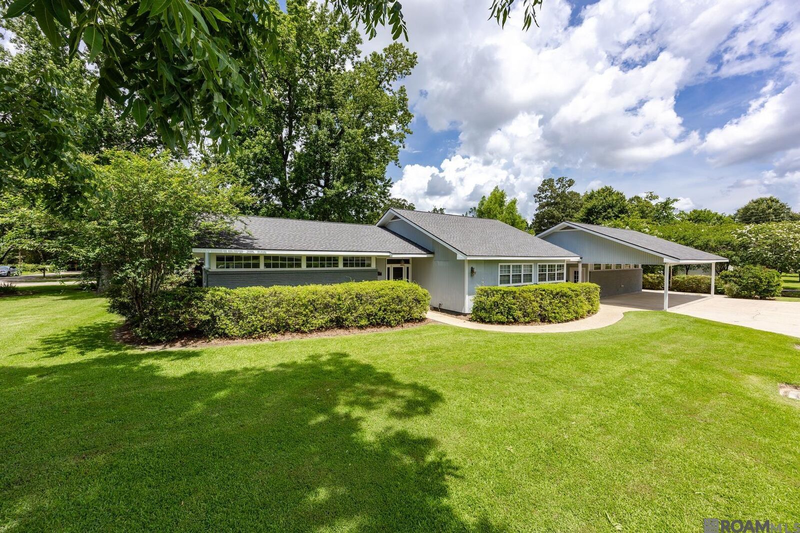 Property Photo:  8675 W Fairway Dr  LA 70809 