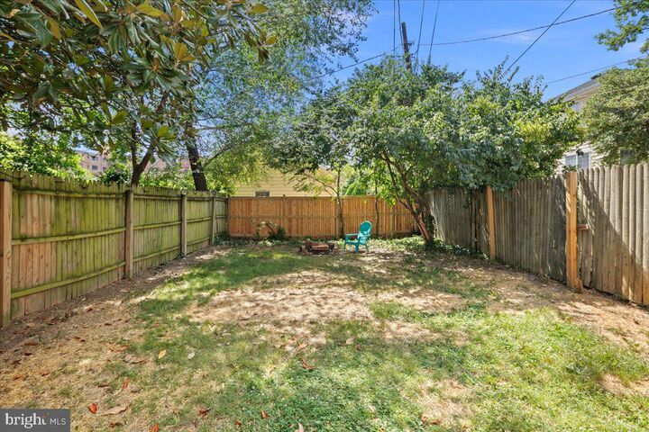 Property Photo: 1226 N Lincoln Street VA 22201