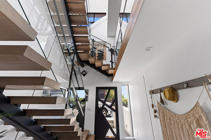 Property Photo:  647 Mildred Ave  CA 90291 