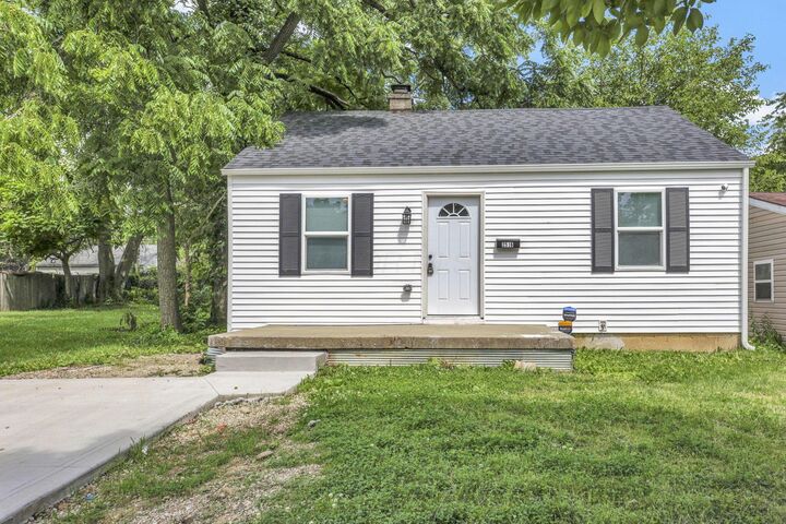 Property Photo: 2516 Hiawatha Street OH 43211