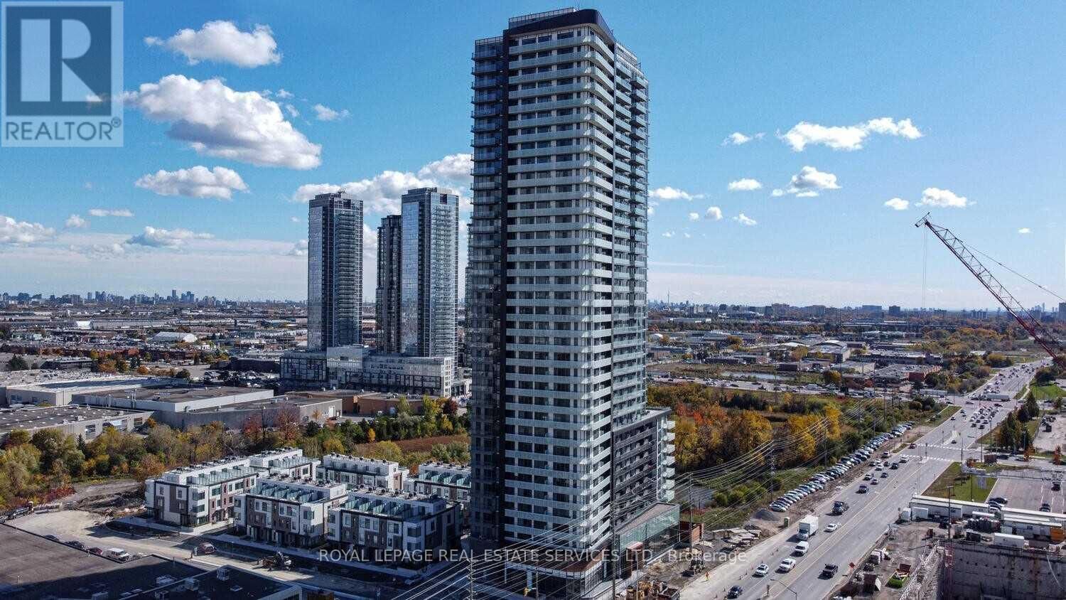 Property Photo:  7895 Jane Street East 2118  ON L4K 2M7 