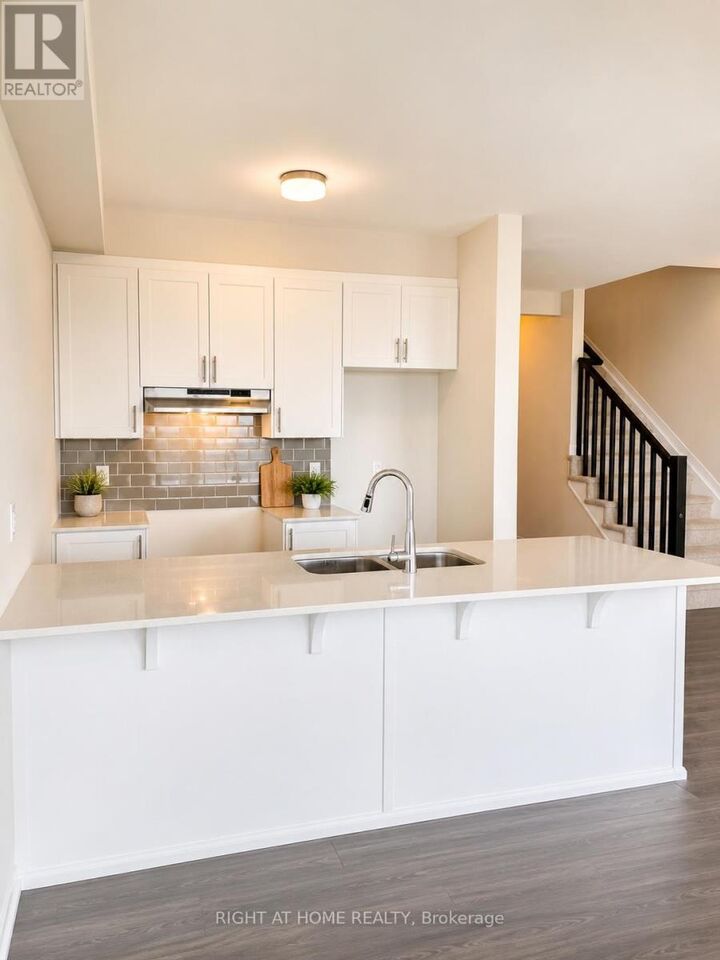 Property Photo: 827 Andesite Terrace ON K2J 7H4
