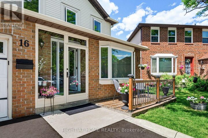 Property Photo: 16 Marengo Court South ON L6S 4H6