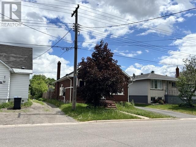 Property Photo: 330 Franklin St ON P6C 4A8