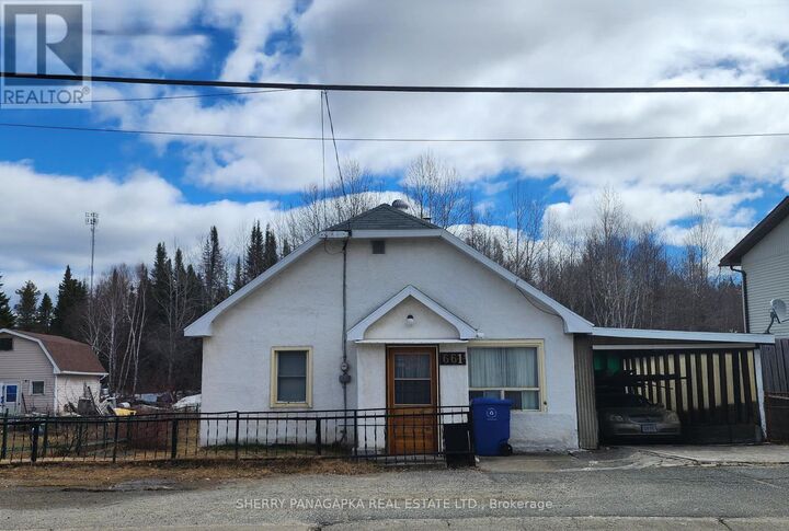 661 Government Road West — photo 1