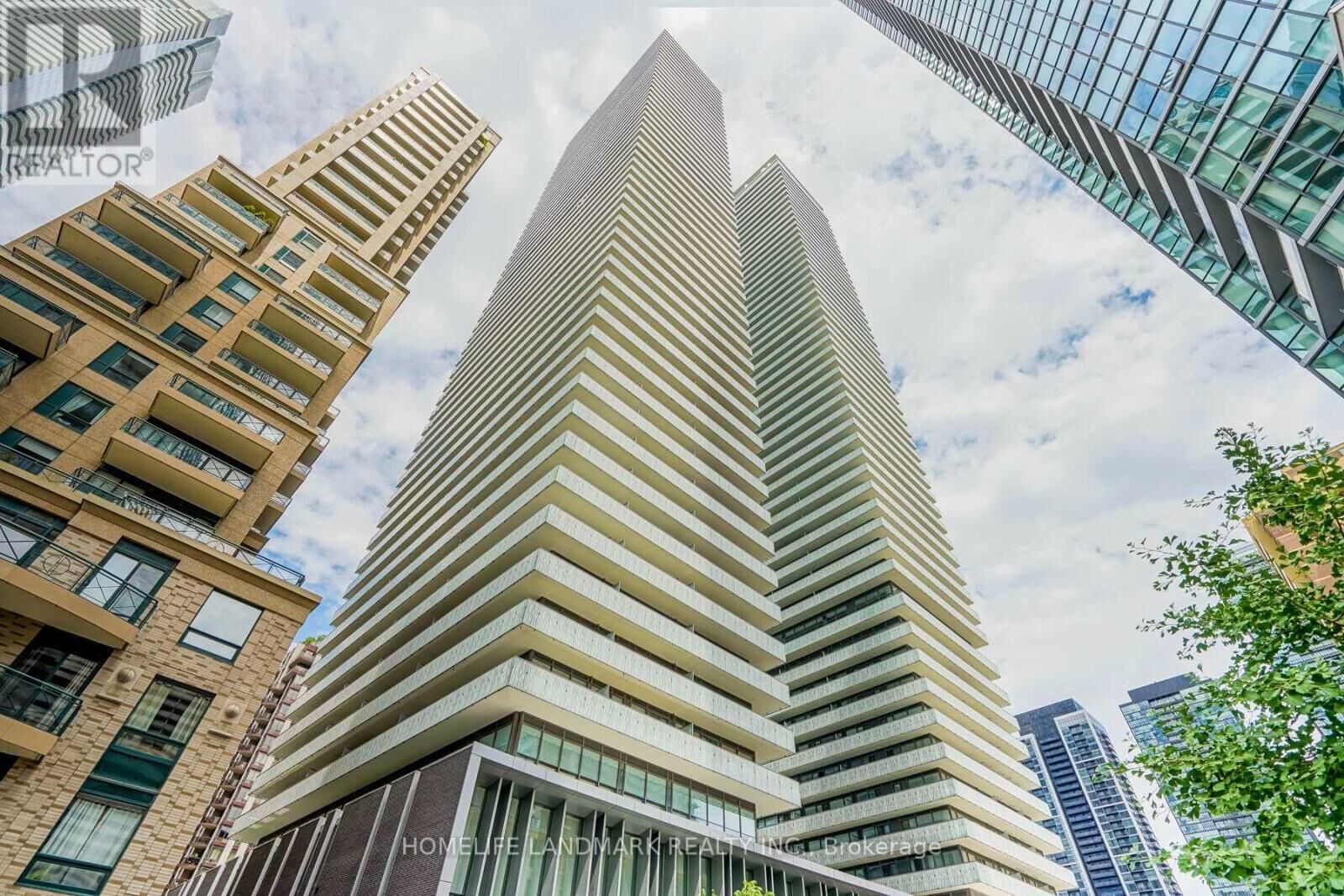 Property Photo:  42 Charles Street East 3209  ON M4Y 1T4 
