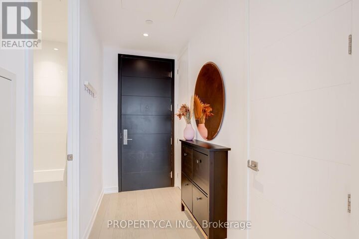Property Photo: 488 University Avenue 5308 ON M5G 0C1