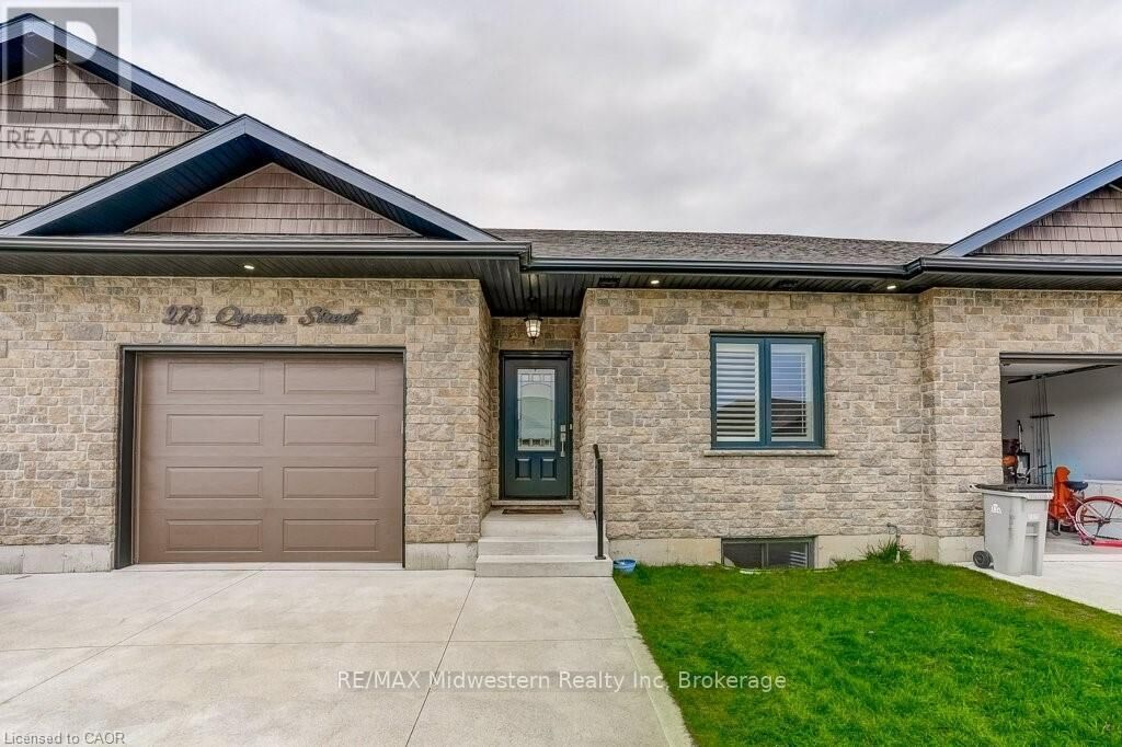 Property Photo: 273 Queen Street ON N0G 1B0