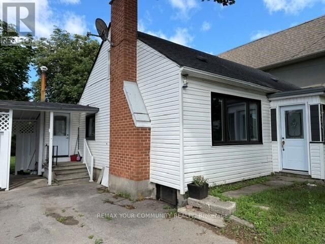 Property Photo:  220 Ruggles Avenue  ON L4C 1Y5 