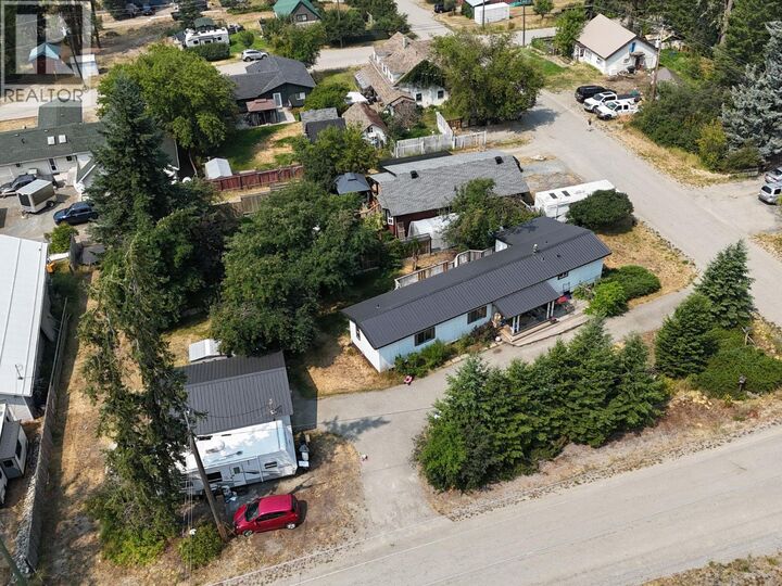 Property Photo: 3284 Queens Avenue 1 BC V0B 2A0