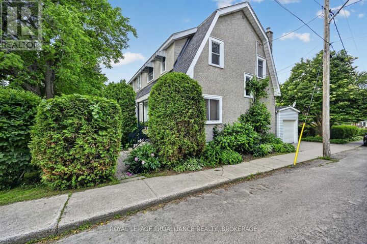 Property Photo:  164 Pearl Street West  ON K6V 4C8 