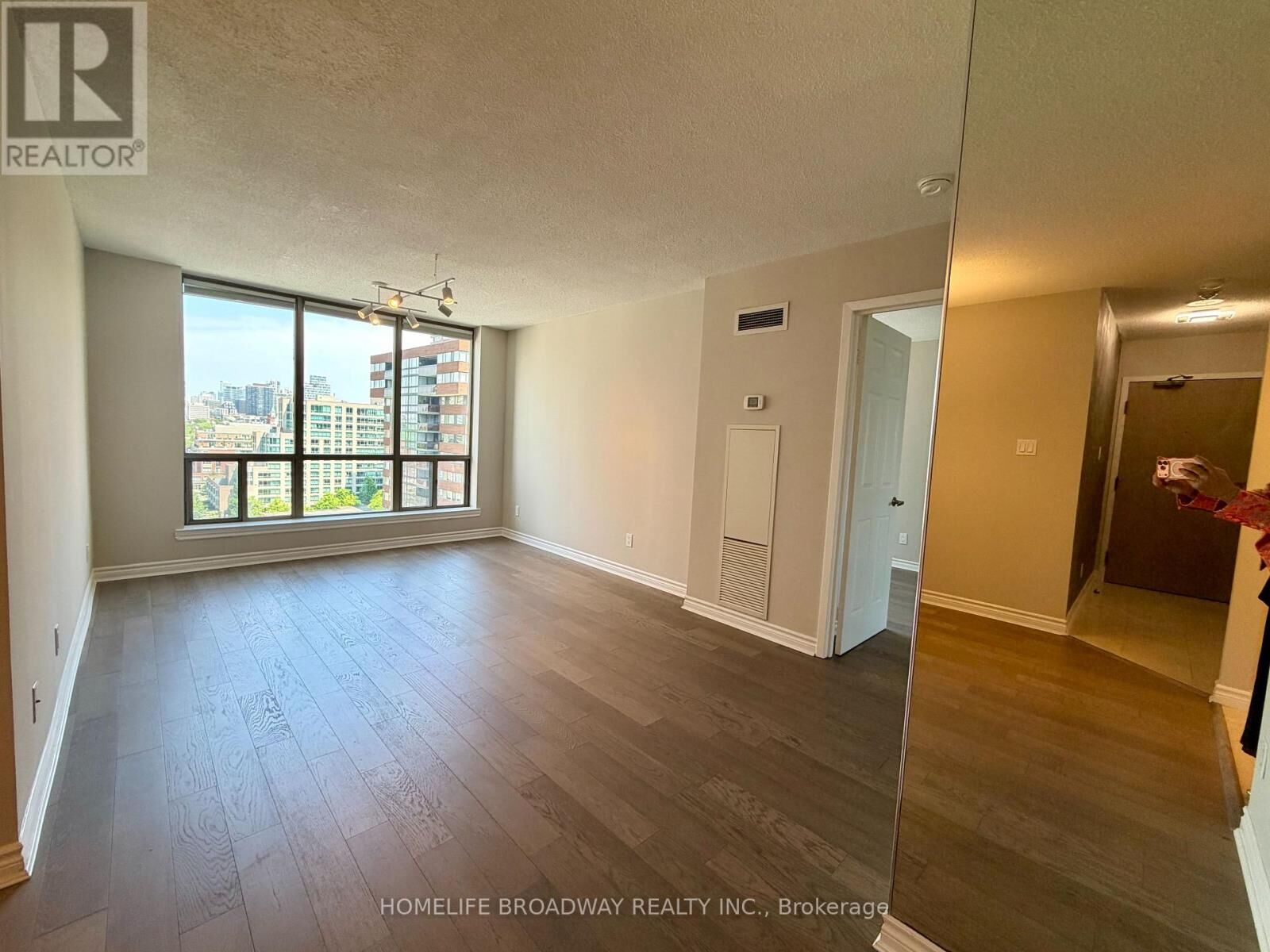 Property Photo: 40 Scollard Street 1106 ON M5R 3S1