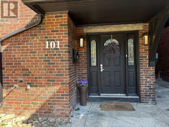 Property Photo: 101 Burnside Drive Main ON M6G 2M9