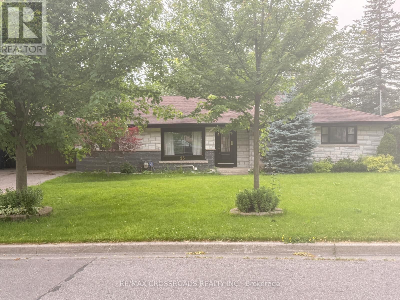 Property Photo: 23 Burnview Crescent ON M1H 1B4