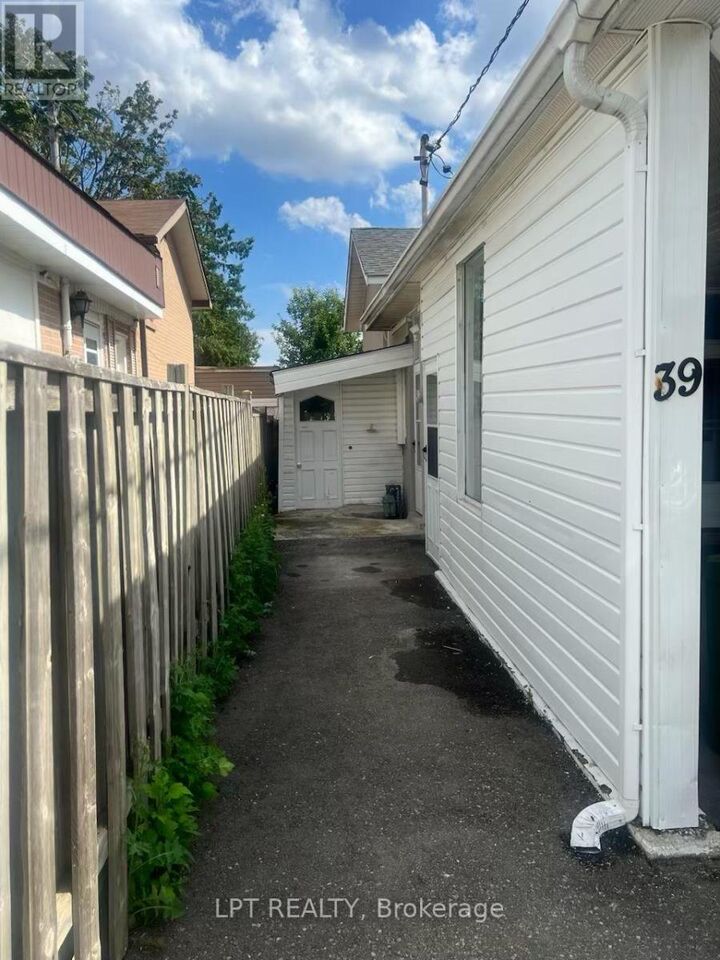 Property Photo:  39 Frankton Crescent  ON M2J 1C2 