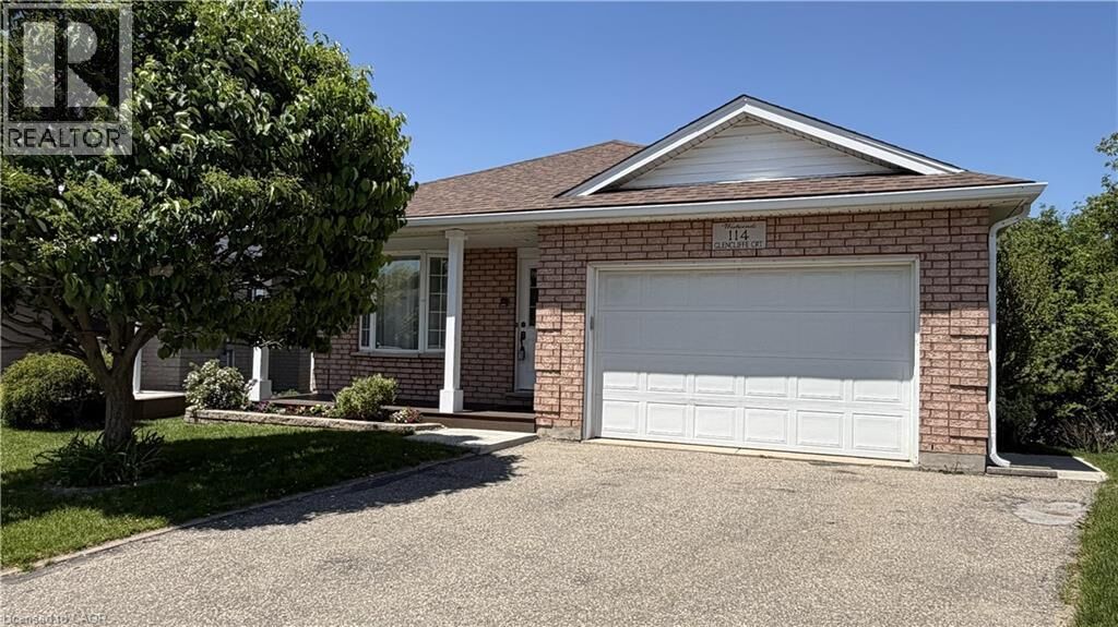 Property Photo: 114 Glencliffe Court ON N2B 3X1