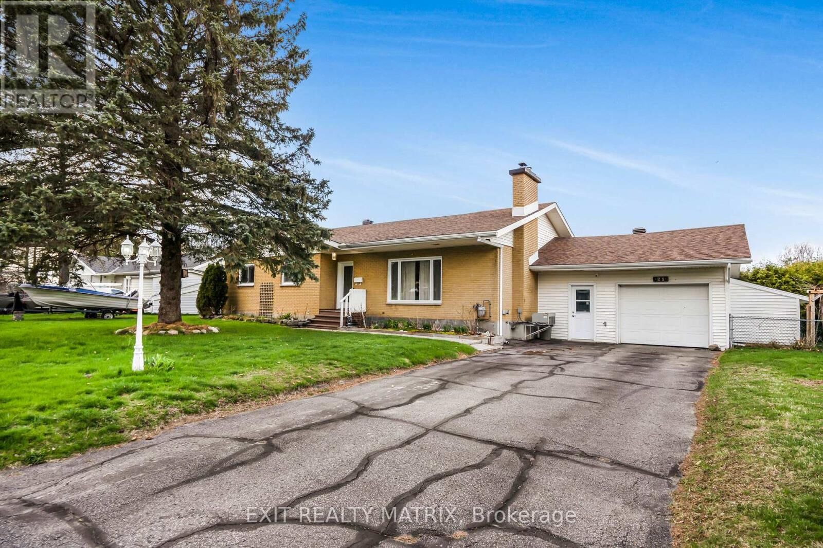 Property Photo: 21 Frost Avenue ON K6A 2T7