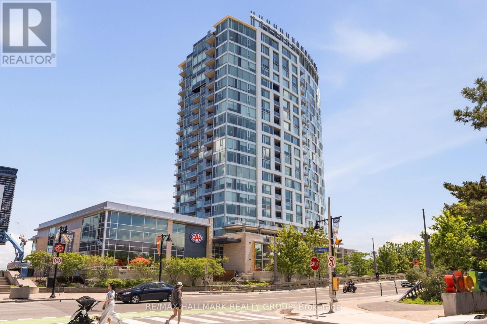 Property Photo: 1035 Bank Street 1205 ON K1S 5K3