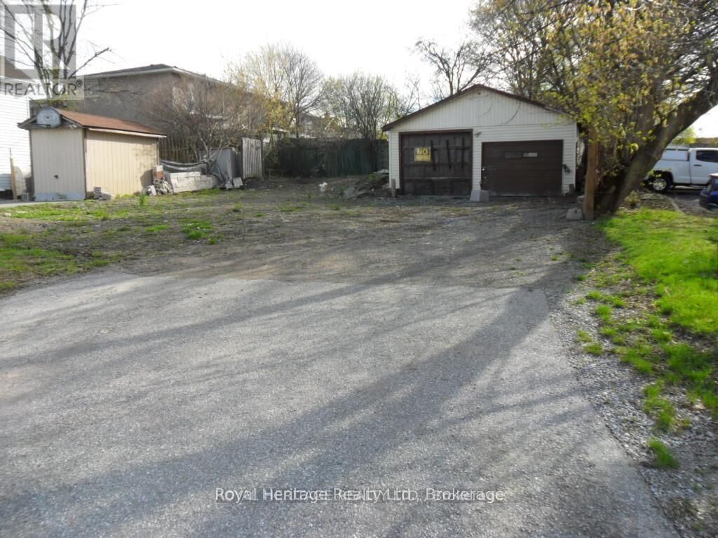 Property Photo:  367 Centre Street South  ON L1H 4B6 