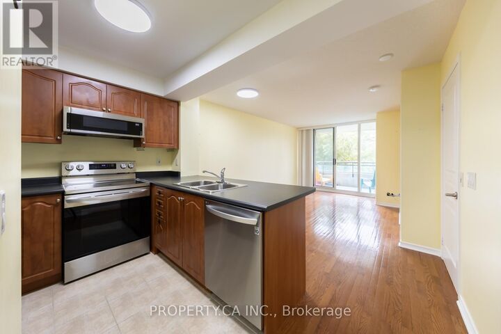 Property Photo: 330 Red Maple Road 214 ON L4C 0T6