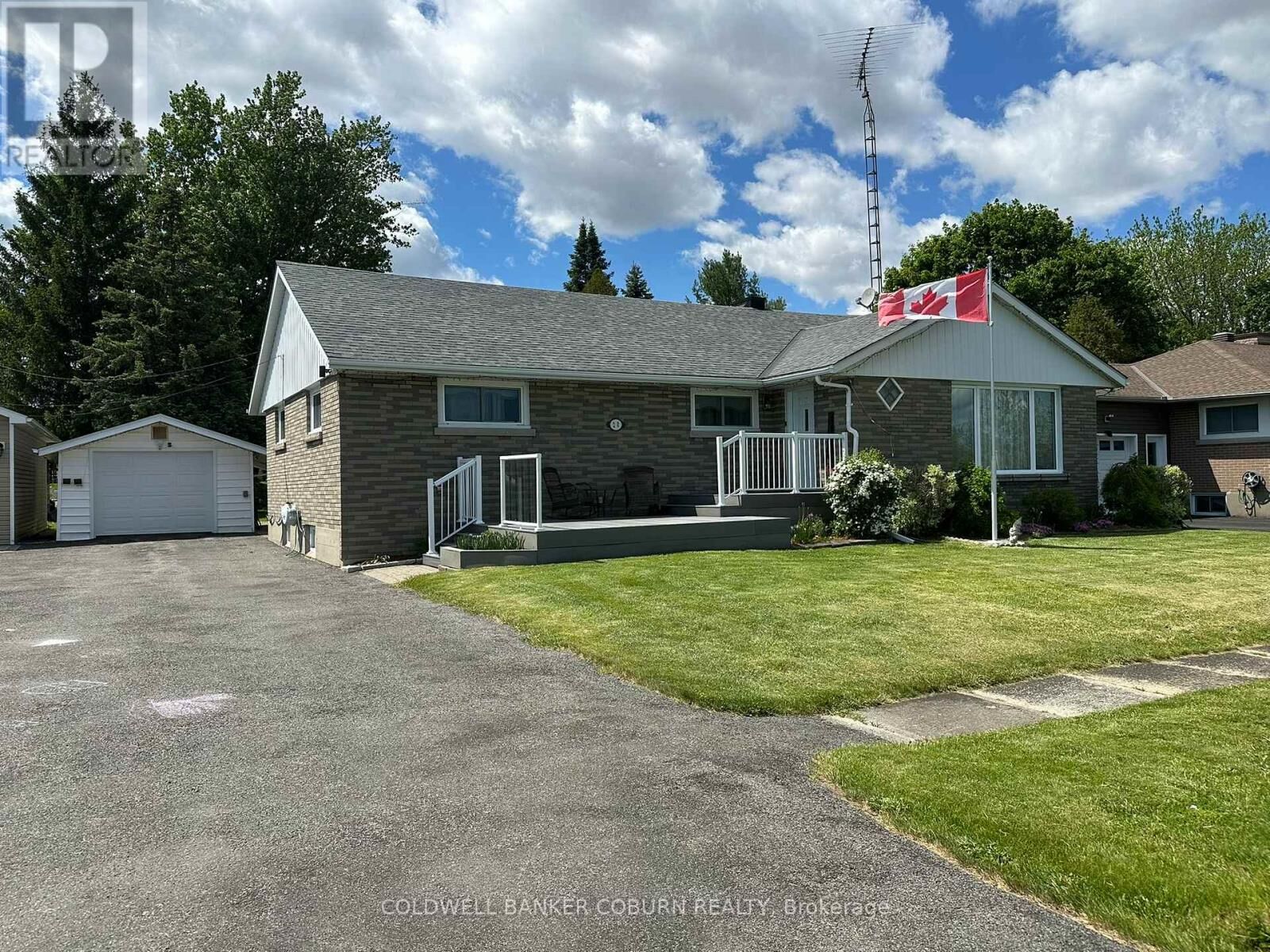 Property Photo:  20 Elizabeth Drive  ON K0E 1K0 
