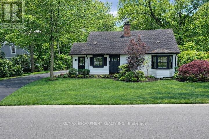 Property Photo:  804 Shadeland Avenue  ON L7T 2M1 