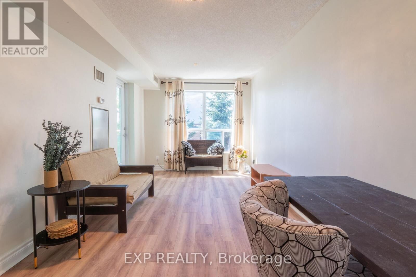 Property Photo:  60 Fairfax Crescent North 221  ON M1L 0E1 
