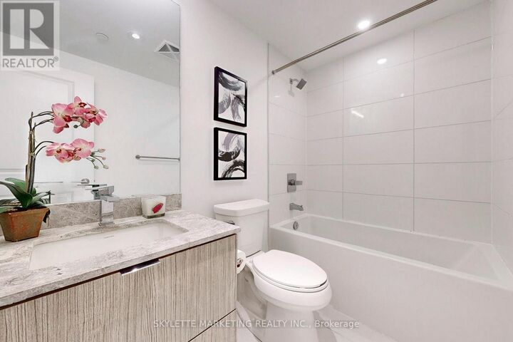 Property Photo: 395 Bloor Street East 3201 ON M4W 1H7