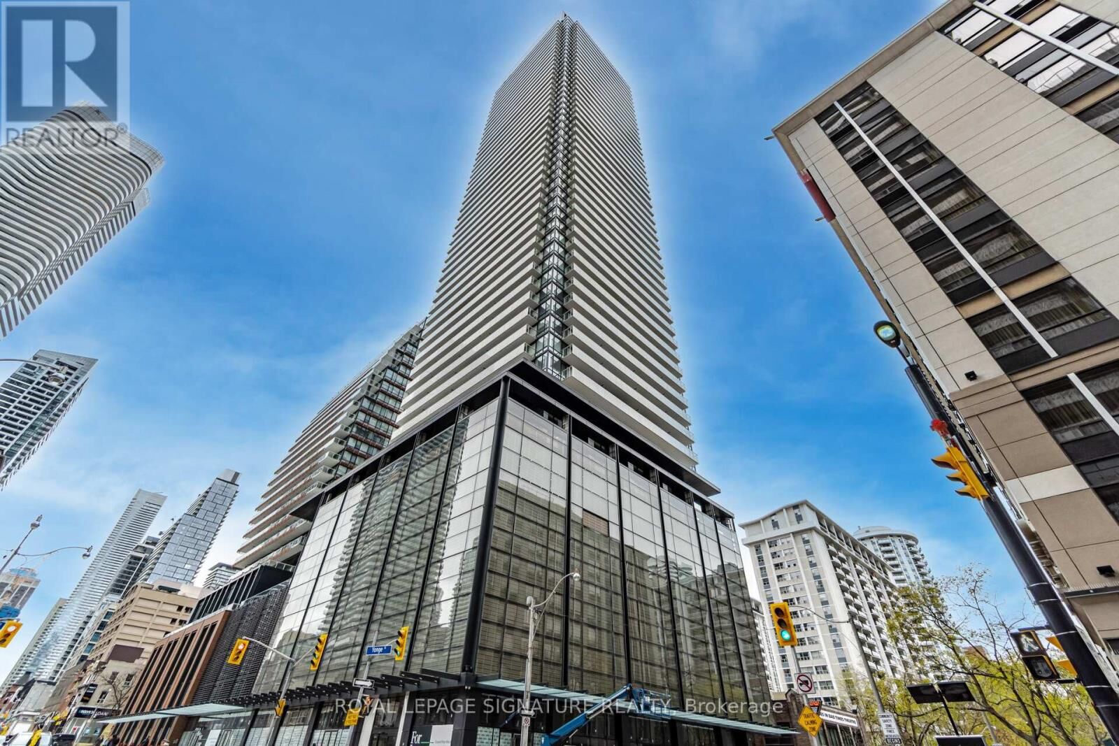 Property Photo: 501 Yonge Street 5204 ON M4Y 0G8