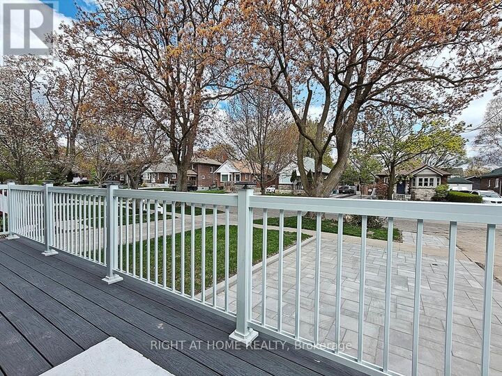 Property Photo:  92 Cadillac Avenue South Upper  ON L1H 5Z2 