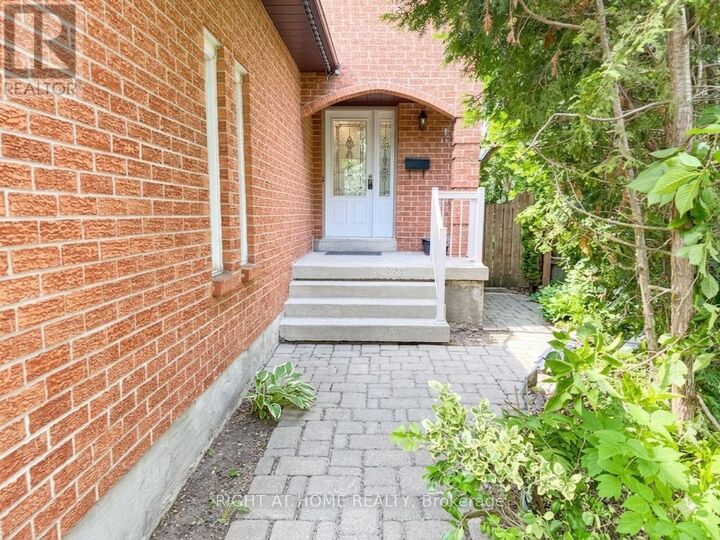 Property Photo:  37 Versailles Court  ON L4C 8V6 