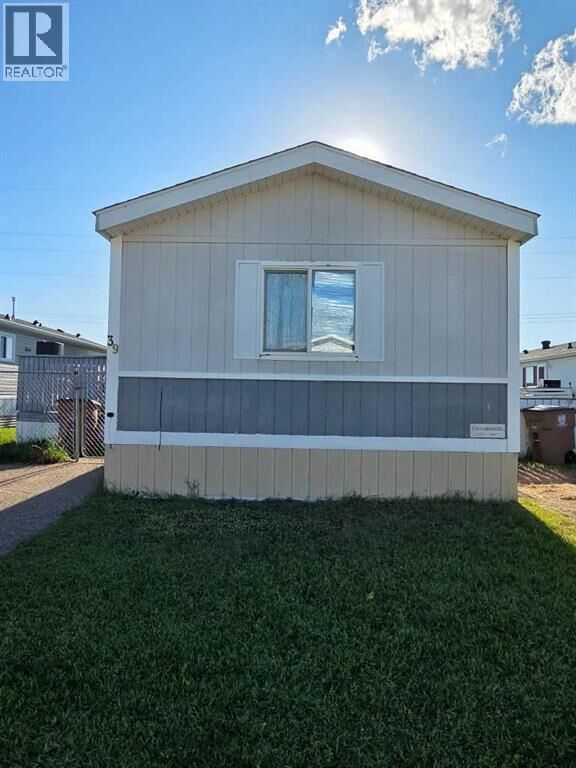 Property Photo:  39 Maple Drive  AB T1R 1J2 