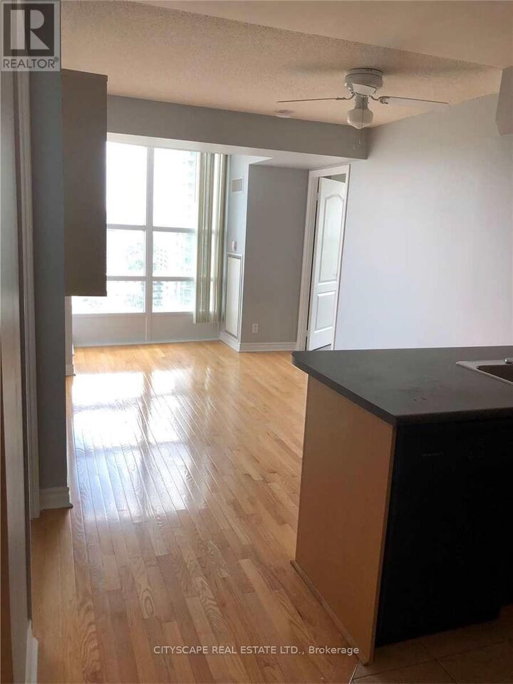 Property Photo:  33 Elm Drive 1502  ON L5B 4L2 