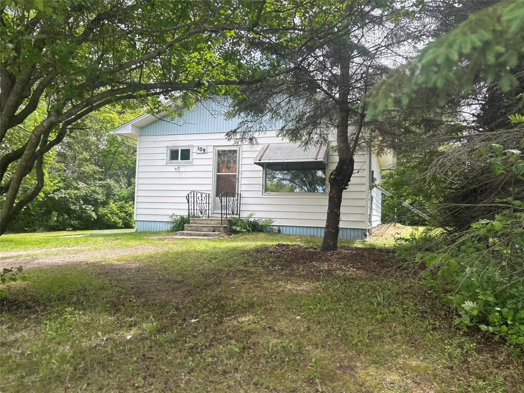 Property Photo: 109 Second Street West MB R0J 1X0