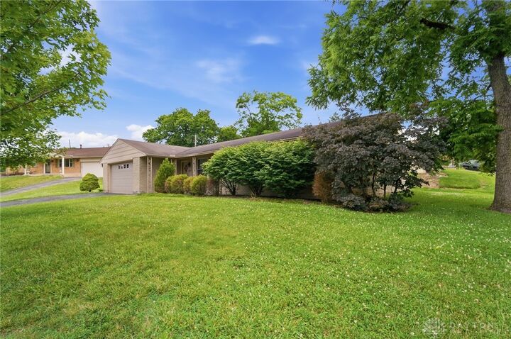Property Photo: 5912 Lombardy Court OH 45449