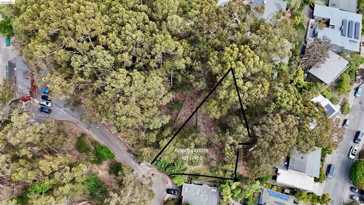 Property Photo:  195 Oak Rd  CA 94610 