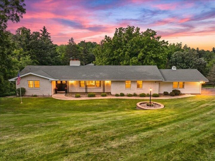 Property Photo: 12275 Kingston Way IA 52001