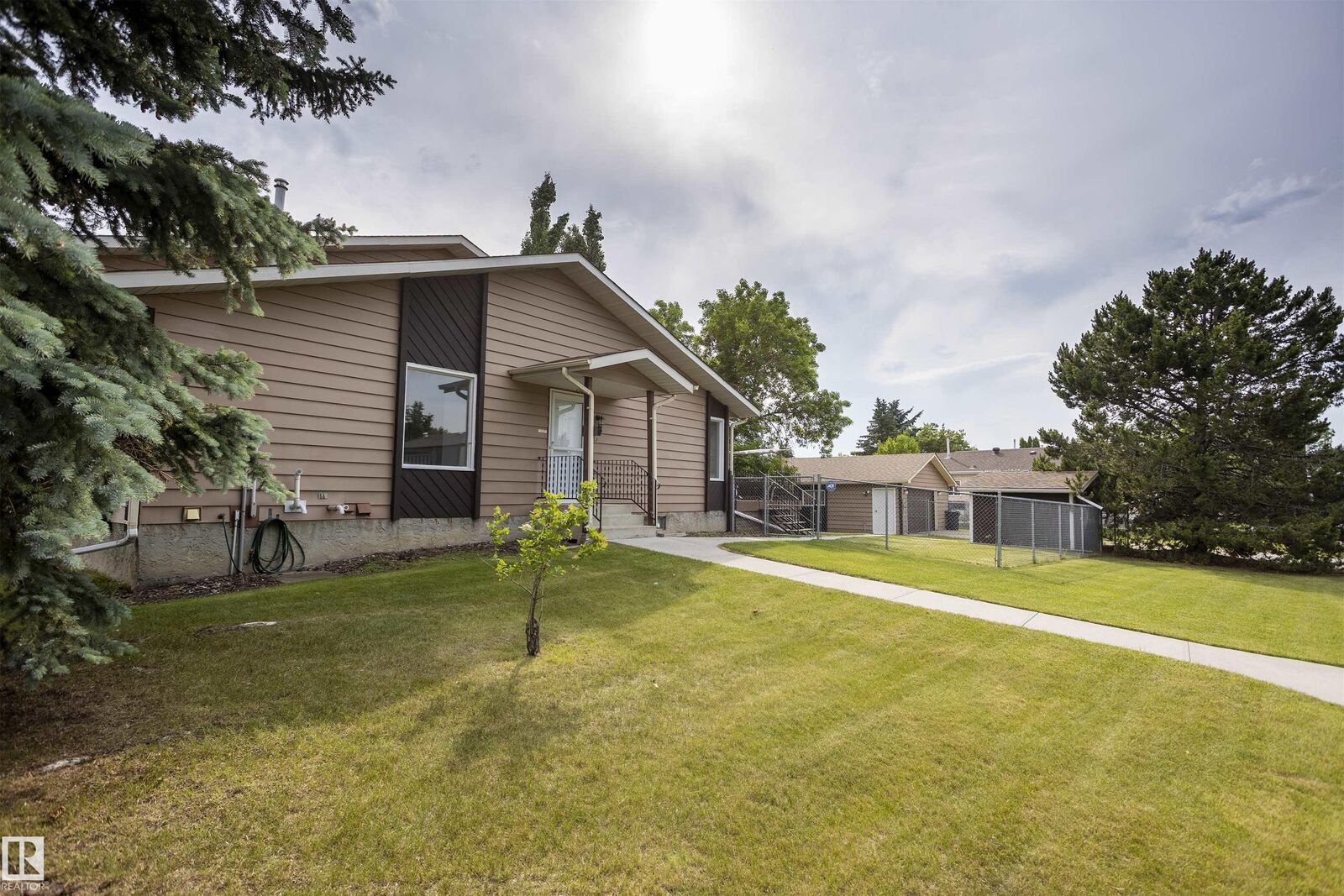 Property Photo:  48 Greystone Drive  AB T7X 0A7 