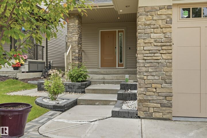 Property Photo: 1024 Armitage Crescent SW AB T6W 0K6