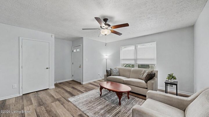 Property Photo:  4204 Glen Hill Manor Dr  KY 40272 