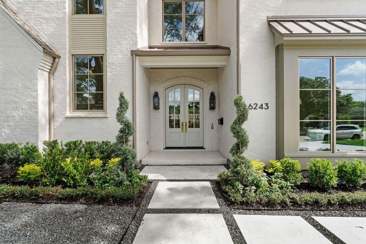 Property Photo: 6243 Briar Rose Drive TX 77057